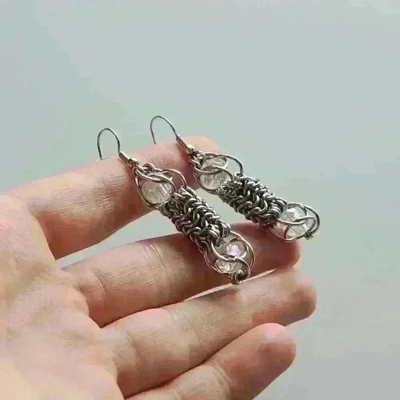 Silver chainmaille earrings with clear beads ✦ mermaid style dangle earrings ✦ - Picture 9 of 10